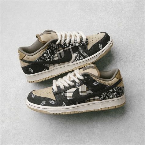 Nike SB Dunk Low Travis Scott Mens